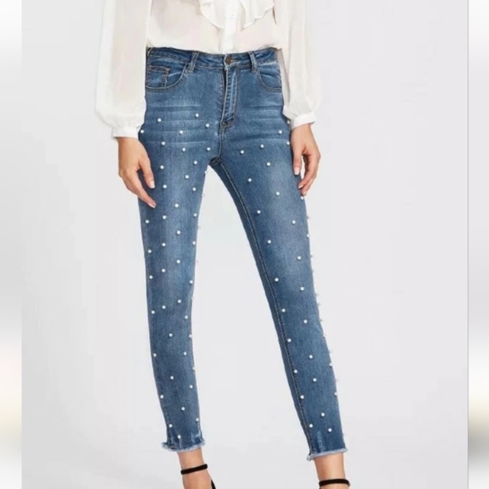 Pearl Beaded Frayed Hem Jeans